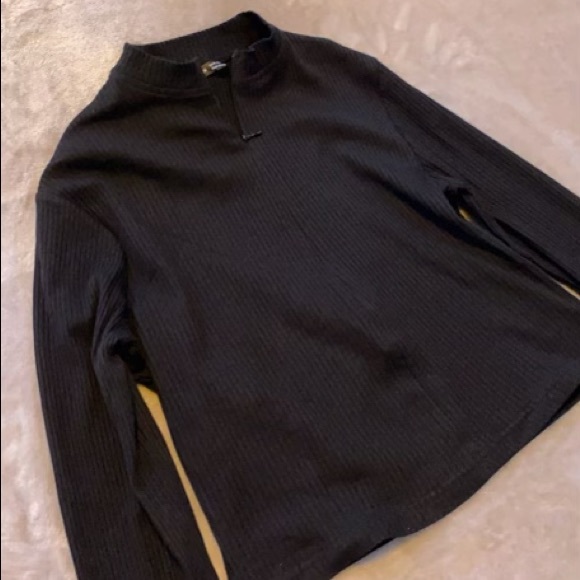 Women’s Top - Picture 2 of 2